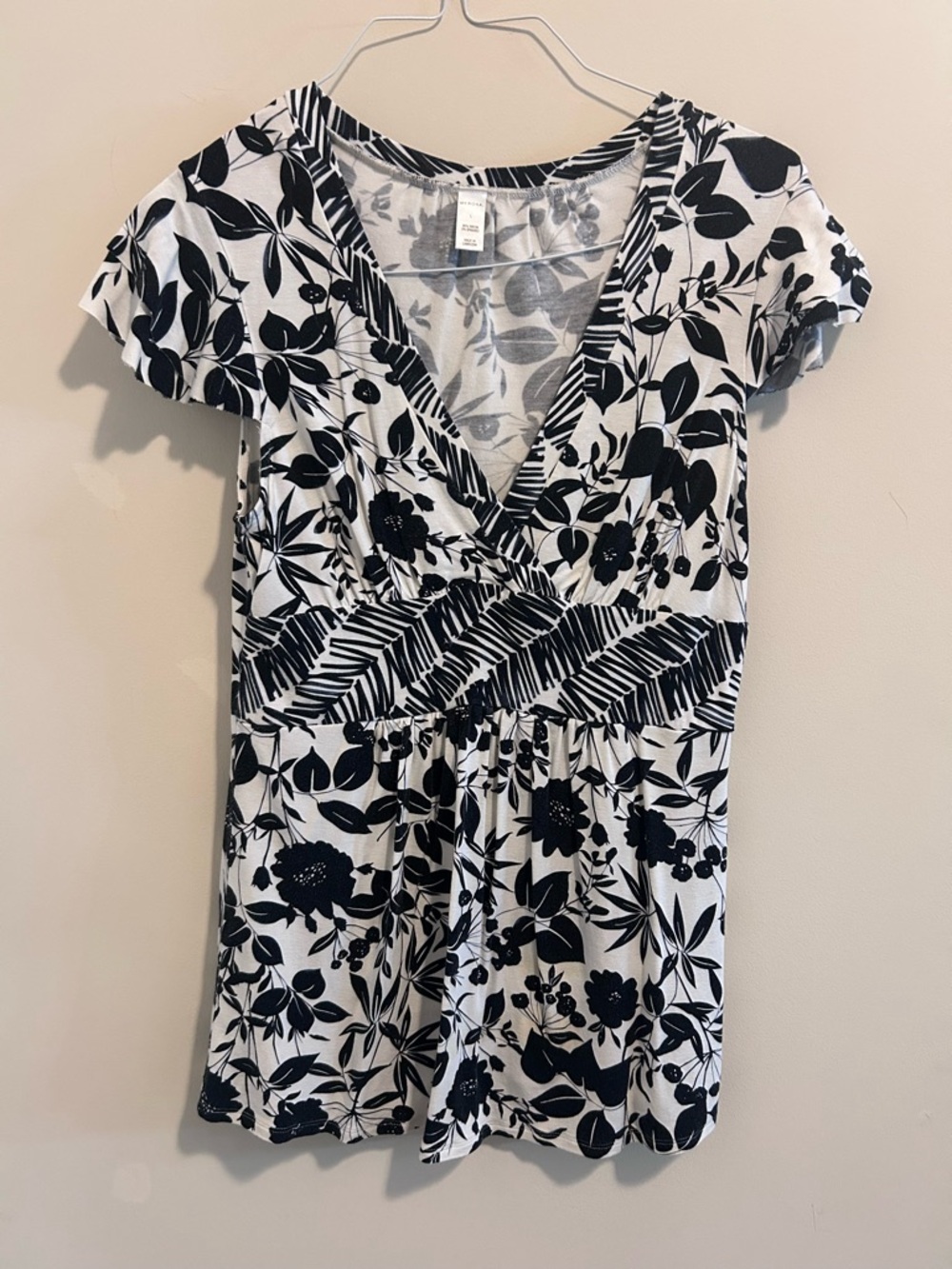 Merona Black and White Floral Scoop Neck Top
